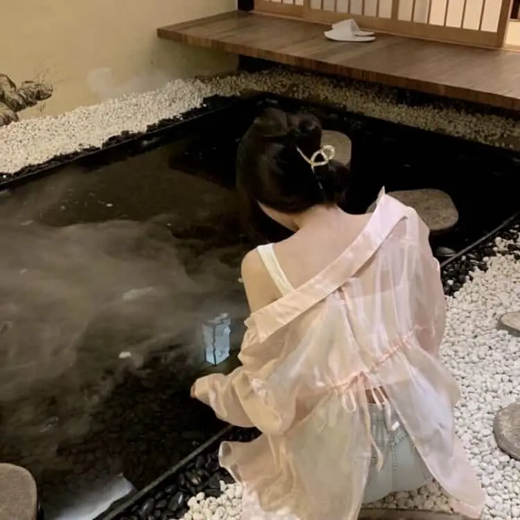 【战争喜剧】《欢迎来到东莫村》高清中字：南北韩士兵与美军飞行员在一个与世隔绝村庄的奇遇