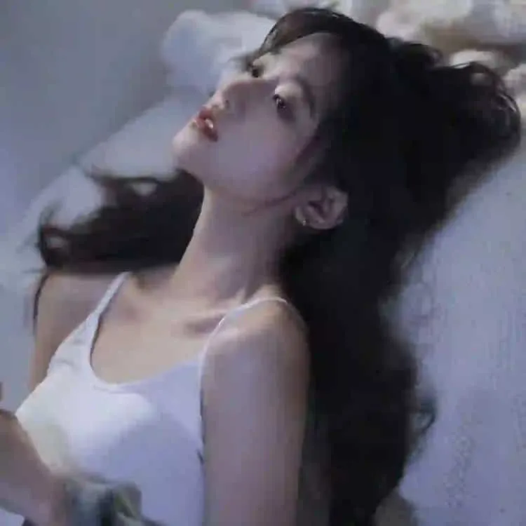 【社会反思】《明天，我会成为谁的女友》全集在线：出租女友、陪酒女、追星族的边缘女性真实生活图鉴